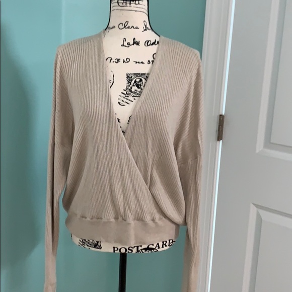 Leith Wrap sweater - Picture 1 of 4